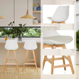 Tabouret de bar SCANDI HIGH en blanc avec structure en bois et coque d'assise sous différents angles de hjh LIVING