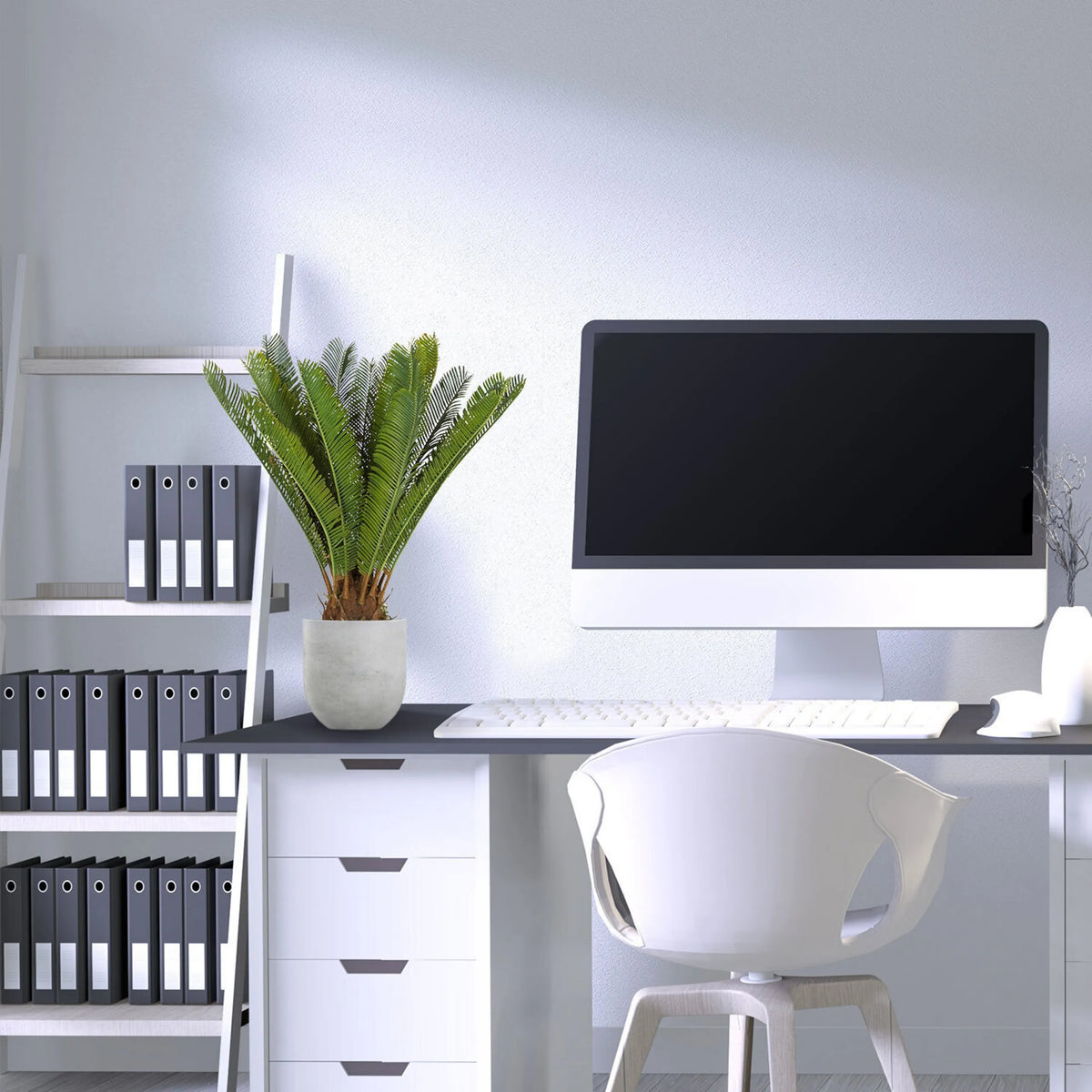 Plante artificielle CYCAS de couleur verte avec un pot gris sur un bureau de hjh OFFICE