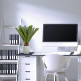 Plante artificielle CYCAS de couleur verte avec un pot gris sur un bureau de hjh OFFICE