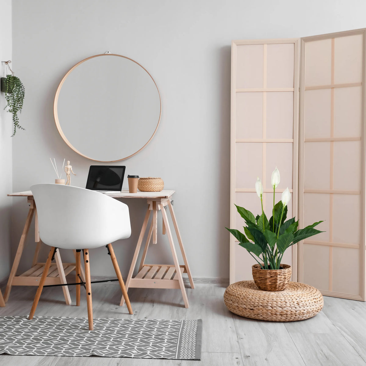 Plante artificielle SPATHIPHYLLUM en vert et blanc dans un panier tressé de hjh OFFICE
