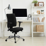 Siège de bureau de qualité professionnelle PRO-TEC 350 noir avec accoudoirs devant un bureau blanc dans un bureau à domicile de hjh OFFICE