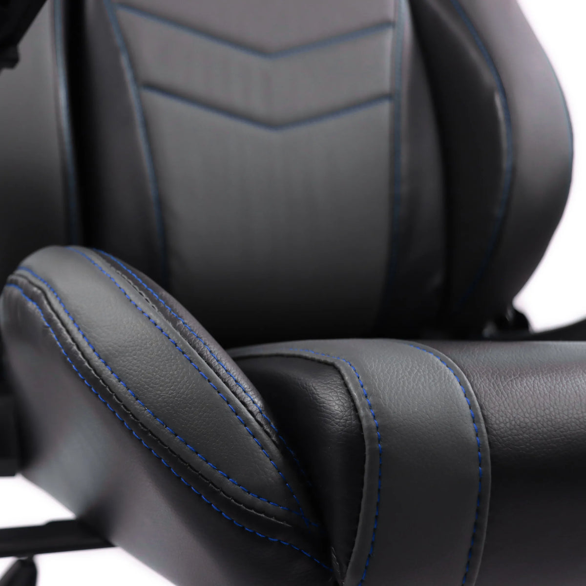 Accoudoir et dossier rembourrés du Fauteuil Gamer GAMEBREAKER POLARYS I en gris avec coutures bleues de hjh OFFICE
