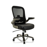 Siège pivotant XXL INSTRUCTOR T I noir avec dossier en maille, assise en cuir et base à cinq roulettes de hjh OFFICE – vue à 360° (vue de trois quarts avant 40°)