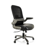 Siège pivotant XXL INSTRUCTOR T I noir avec dossier en maille, assise en similicuir et pied à cinq roulettes de hjh OFFICE – vue à 360° (vue de trois quarts avant 60°)