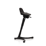 Schwarze Stehhilfe TOP WORK 34 mit Sitzfläche, Rückenlehne und vierfußigem Standfuß von hjh OFFICE – 360-Grad-Ansicht (schräge Frontansicht 60°)