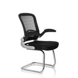 Chaises cantilever FLYER PRO V noires avec dossier en maille, accoudoirs et piètement luge de hjh OFFICE – vue à 360° (vue de trois quarts avant 60°)
