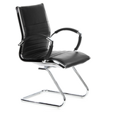 Chaises cantilever PARMA V noires avec traverses et accoudoirs de hjh OFFICE – vue à 360° (vue de trois quarts avant 60°)