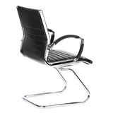 Chaises cantilever PARMA V noires avec traverses et accoudoirs de hjh OFFICE – vue à 360° (vue de trois quarts arrière 120°)