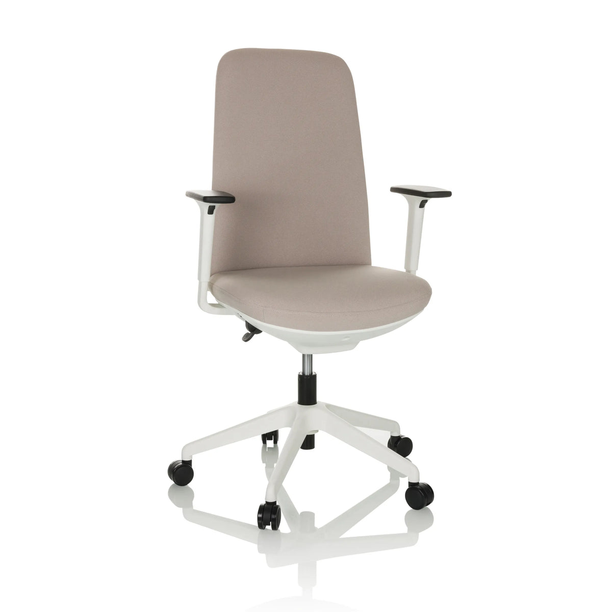 Siège de bureau de qualité professionnelle NESTORA beige avec accoudoirs et piètement blanc à cinq roulettes de hjh OFFICE – vue à 360° (vue de face 15°)