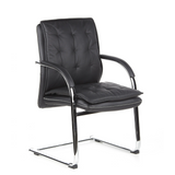 Chaises cantilever VILLA V noires avec rembourrage capitonné et accoudoirs de hjh OFFICE – vue à 360° (vue de trois quarts avant 40°)