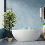 Plante artificielle FICUS en vert avec pot en panier tressé devant un mur bleu de hjh OFFICE