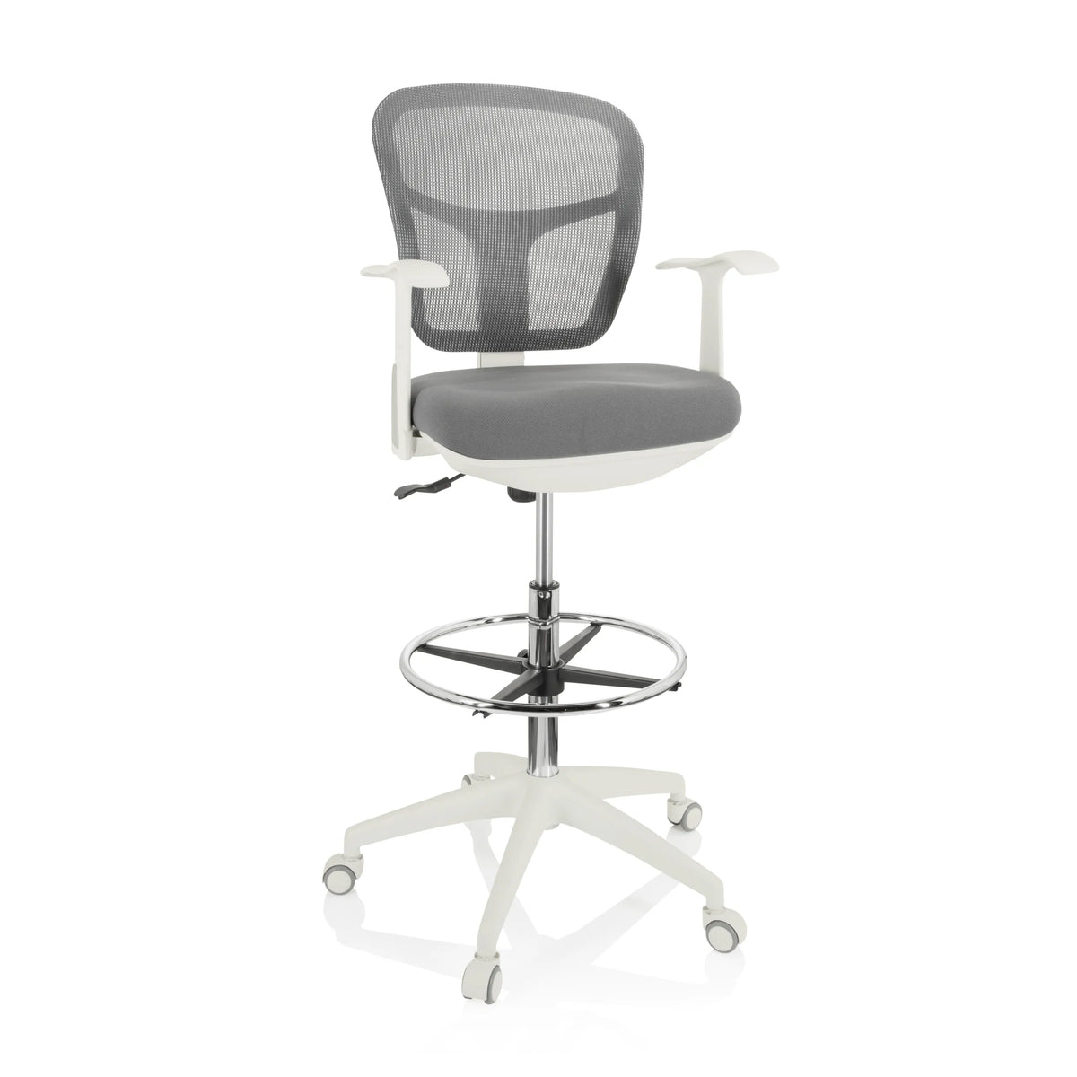 Chaise de comptoir TOP WORK 108 W grise avec dossier en maille, repose-pieds et piètement blanc à cinq roulettes de hjh OFFICE – vue à 360° (vue de face 20°)