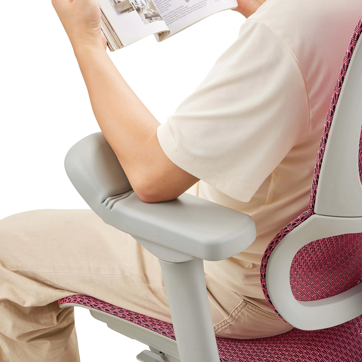 Accoudoir gris et revêtement en maille rose du siège de direction de luxe ERGOHUMAN SLIM G GEN2 de hjh OFFICE