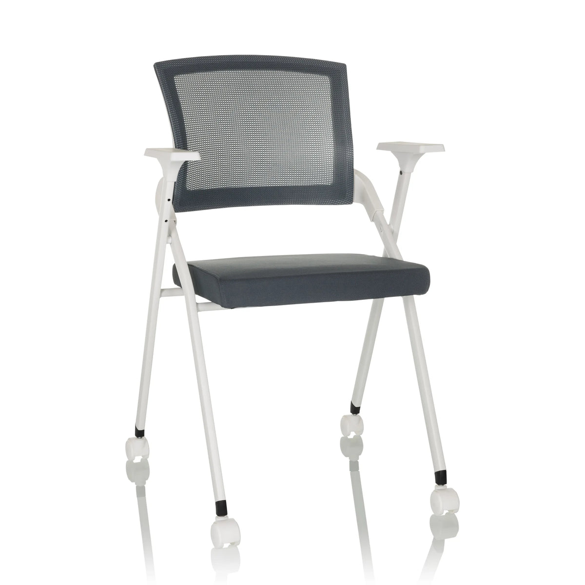 Chaise pliante PRIORITY II W grise avec dossier en maille, accoudoirs et roulettes de hjh OFFICE – vue à 360° (vue de face 15°)