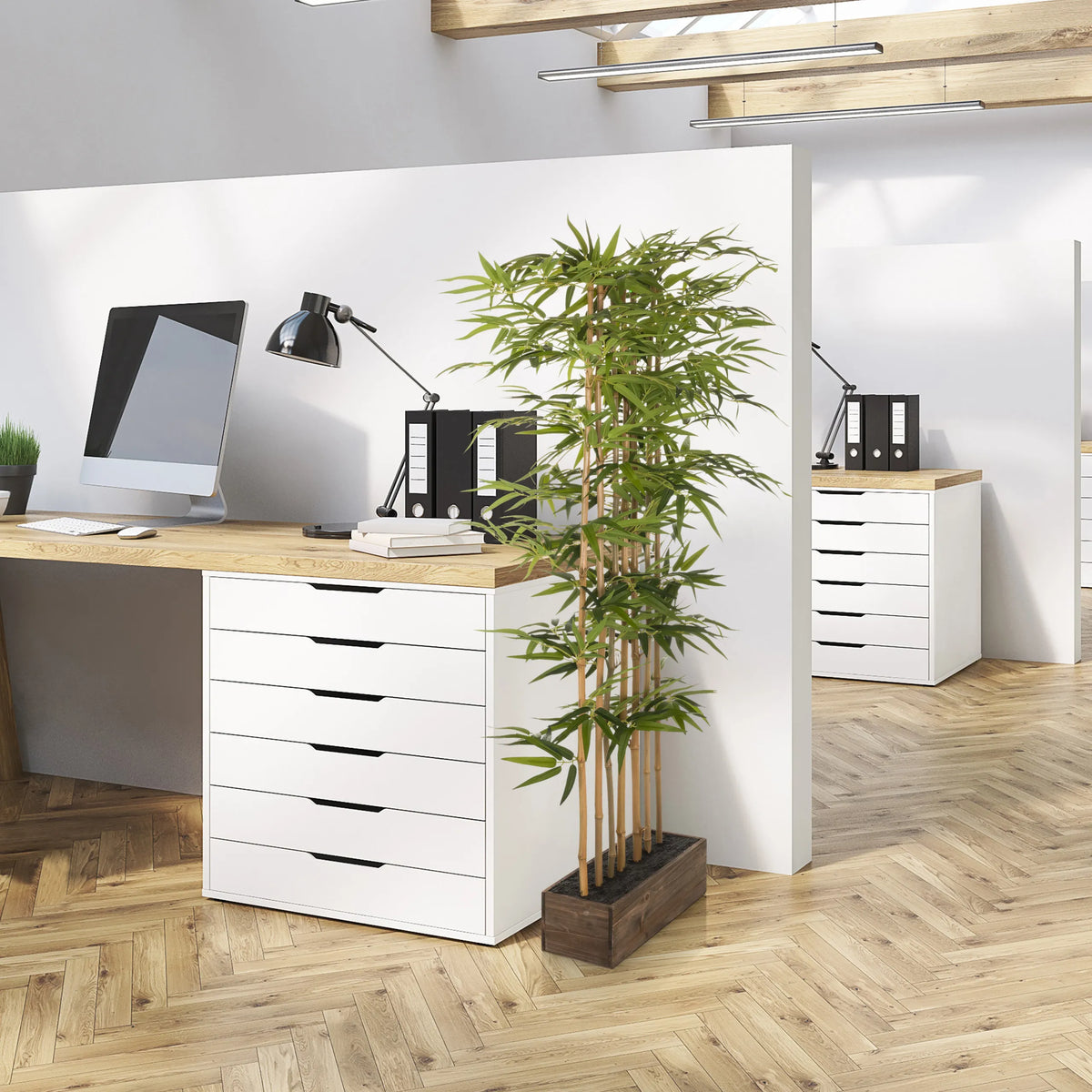 Plante artificielle verte BAMBUS I dans un pot en bois foncé pour le bureau de hjh OFFICE