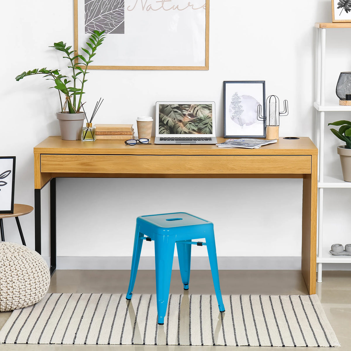 Tabouret de bistrot VANTAGGIO bleu clair avec assise carrée et quatre pieds de hjh OFFICE