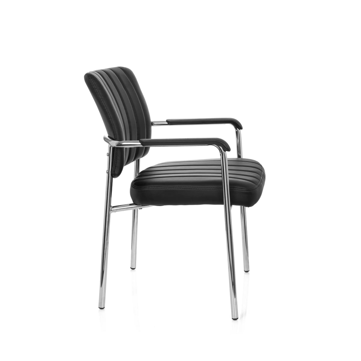 Chaise à quatre pieds SOMOS V noire avec revêtement en similicuir, rembourrage matelassé et accoudoirs de hjh OFFICE – vue à 360° (vue de profil 80°)