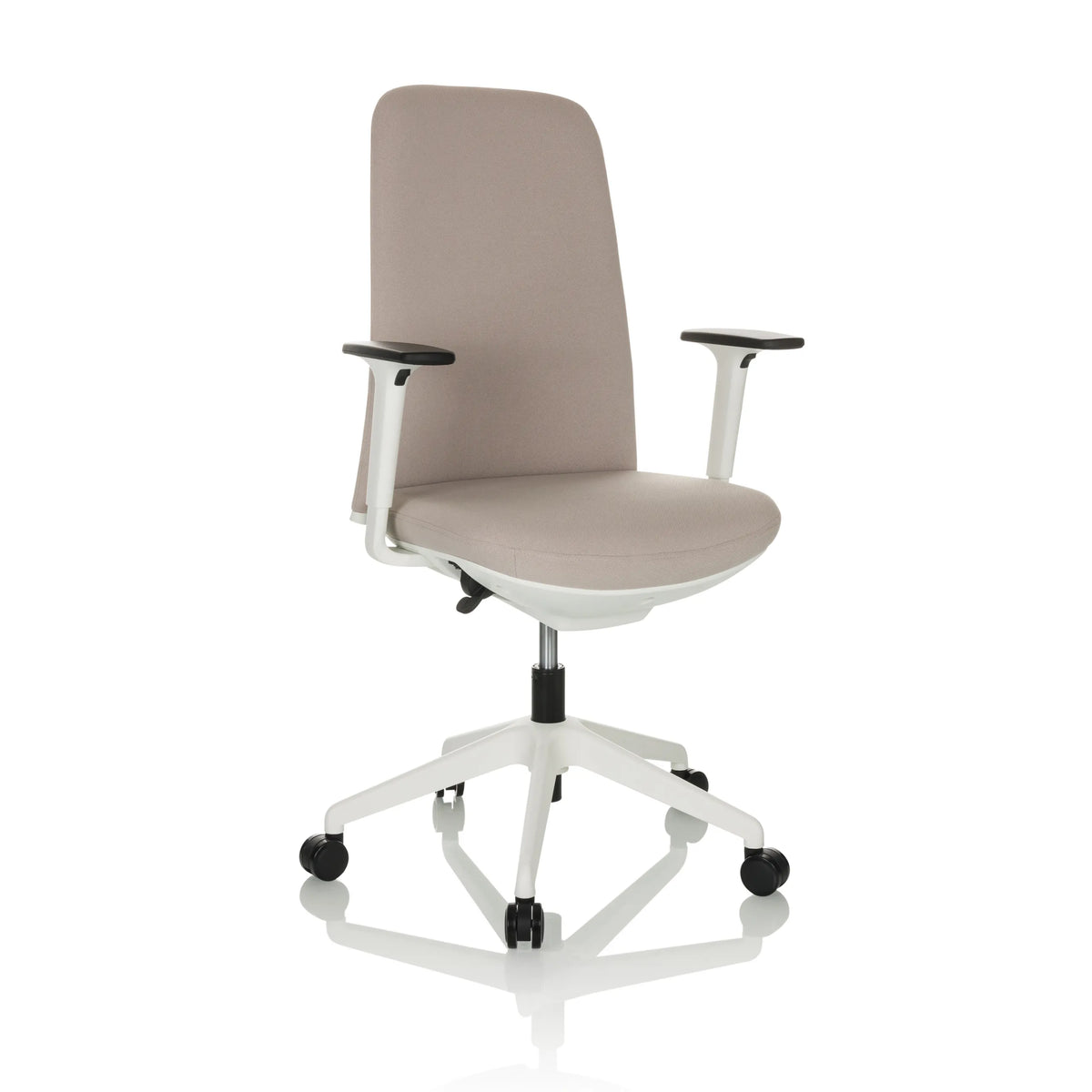 Siège de bureau de qualité professionnelle NESTORA beige avec accoudoirs et piètement blanc à cinq roulettes de hjh OFFICE – vue à 360° (vue de trois quarts avant 30°)