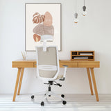 Siège de bureau de qualité professionnelle PROFONDO PRO W beige avec appui-tête et accoudoirs devant un bureau de hjh OFFICE