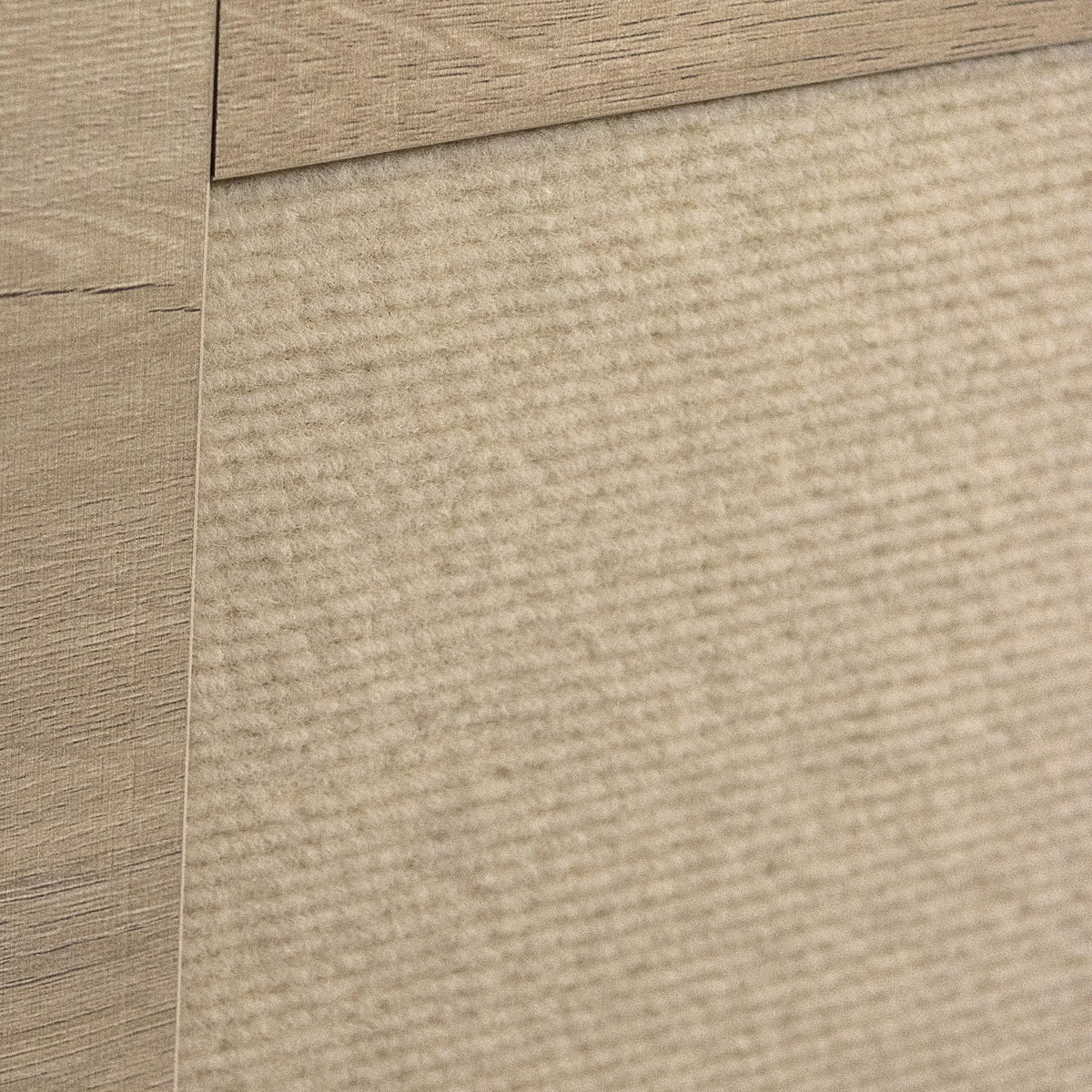 Vue des matériaux de la surface en bois de chêne et du revêtement en feutre de la maison pour chat KITTY PAWBOX 1 de hjh LIVING