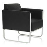 Fauteuil rembourré noir ARUBA STEP avec surpiqûres en losanges et structure argentée de hjh OFFICE – vue à 360° (vue de trois quarts avant 60°)