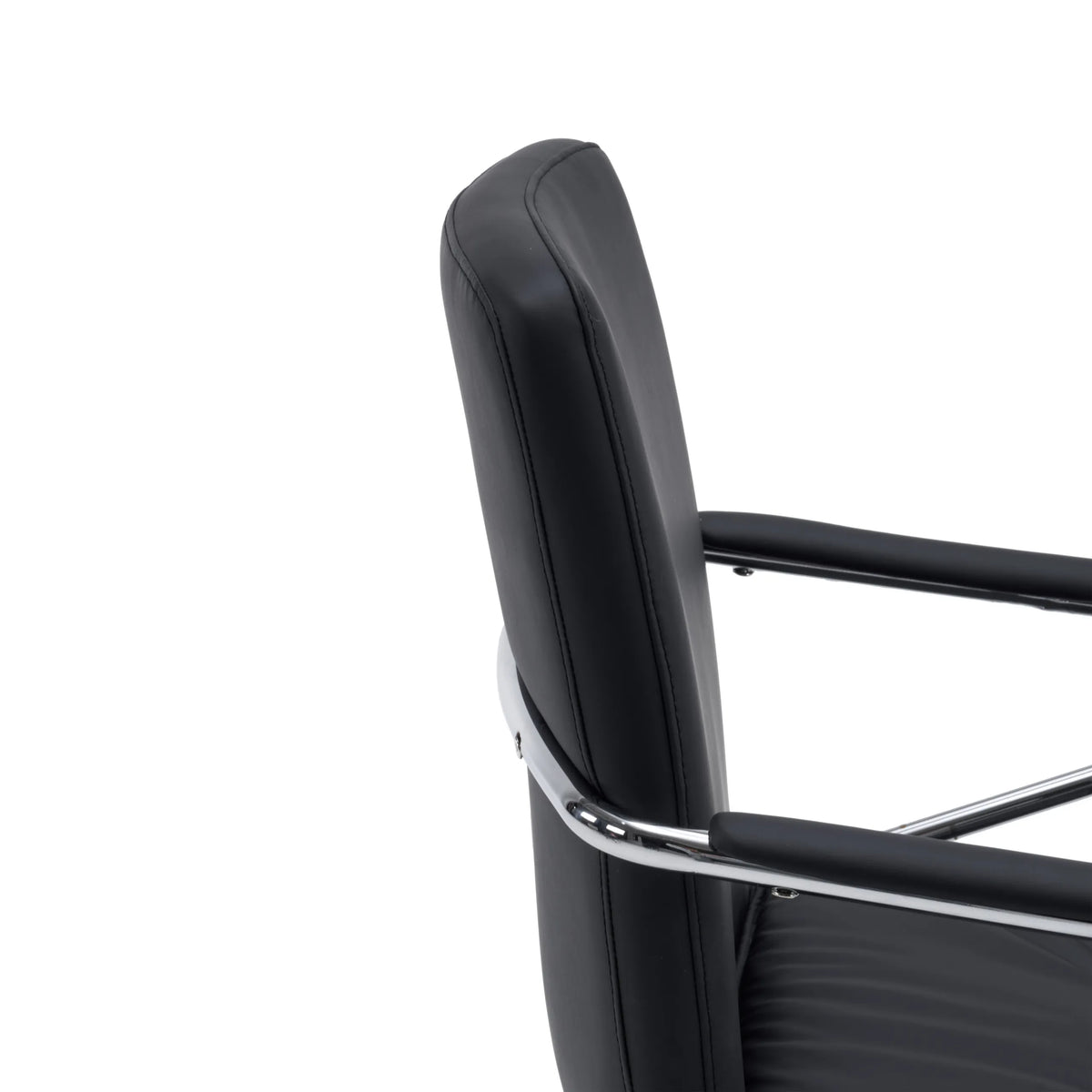 Vue latérale de l'accoudoir et du dossier de la chaise cantilever Rovento V en noir de hjh OFFICE