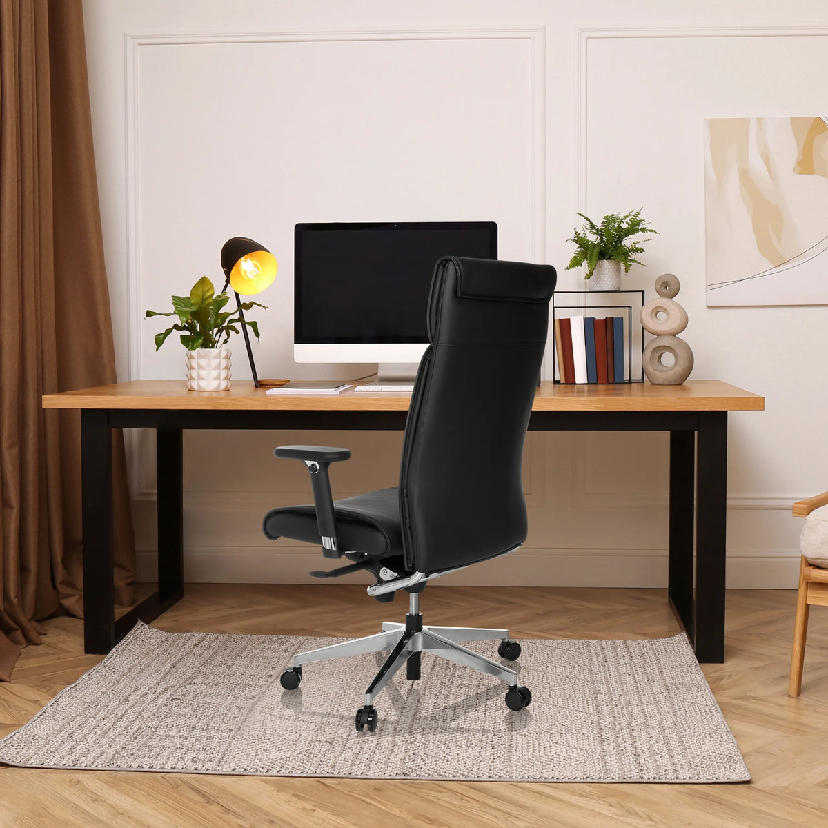 Siège de direction de qualité professionnelle CURYO noir avec appuie-tête et accoudoirs à un bureau dans un bureau à domicile de hjh OFFICE