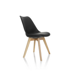 Chaise à coque SCANDI 4 noire avec quatre pieds en bois clair de hjh OFFICE – vue à 360° (vue de trois quarts avant 60°)