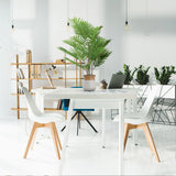 Plante artificielle verte ARECA dans un cache-pot gris clair sur un bureau blanc de hjh OFFICE