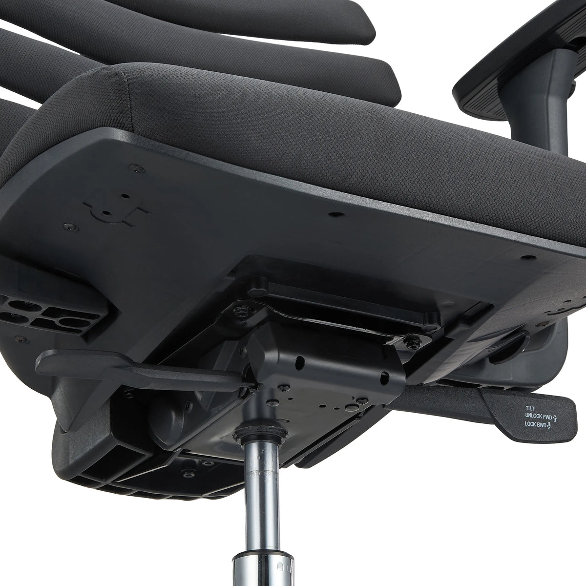 Dessous de l'assise avec leviers de réglage du siège de bureau de qualité professionnelle ERGO LINE II en noir de hjh OFFICE