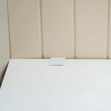 Support blanc pour fixer la cloison de table FLEXMIUT ROLL sur un plateau de table blanc de hjh OFFICE