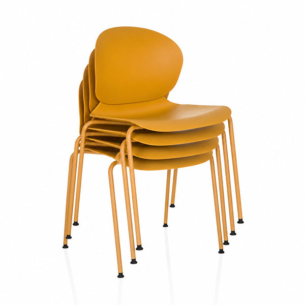 Chaises empilables