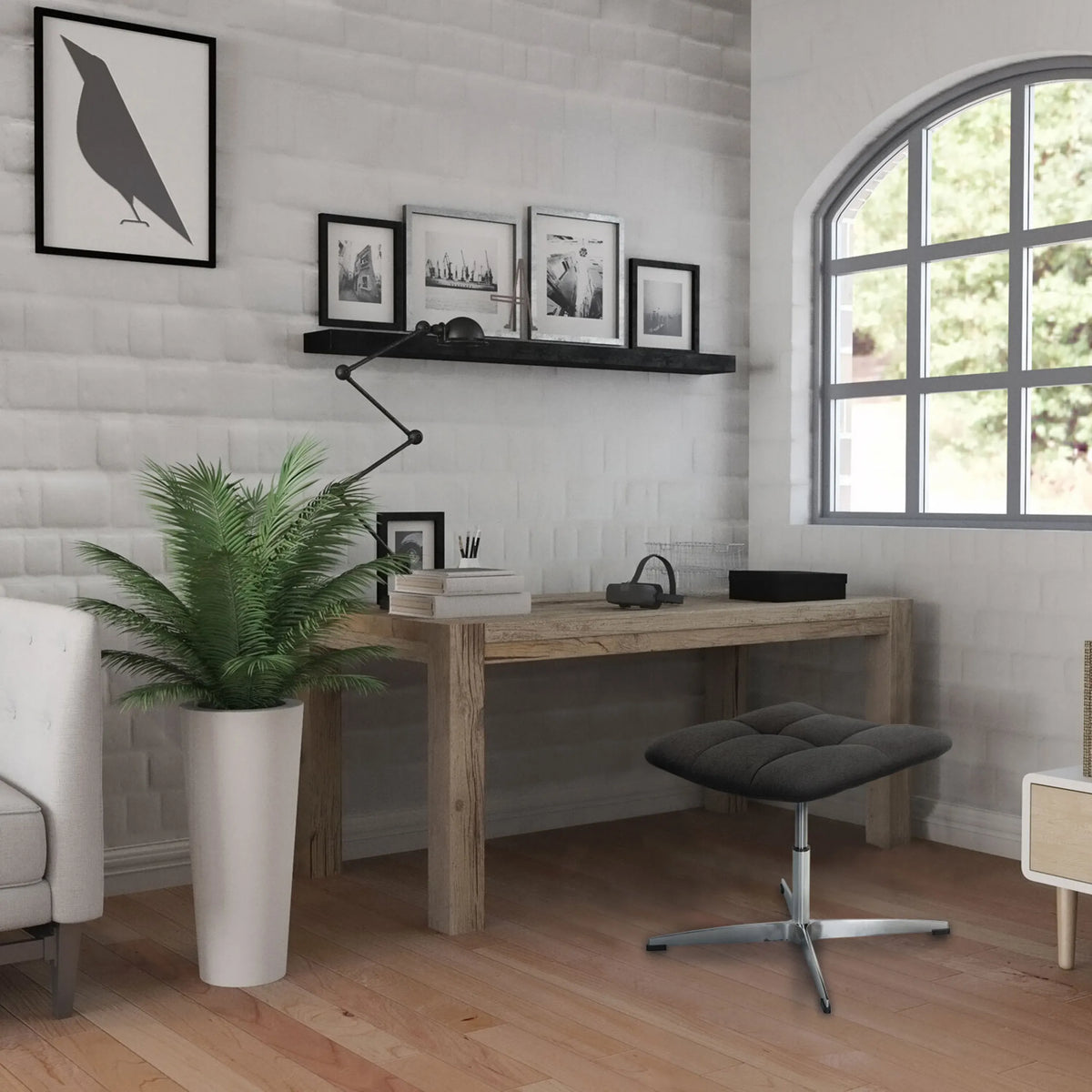 Tabouret rembourré SARANTO avec revêtement en tissu noir et pied métallique à quatre branches dans une pièce lumineuse de hjh OFFICE