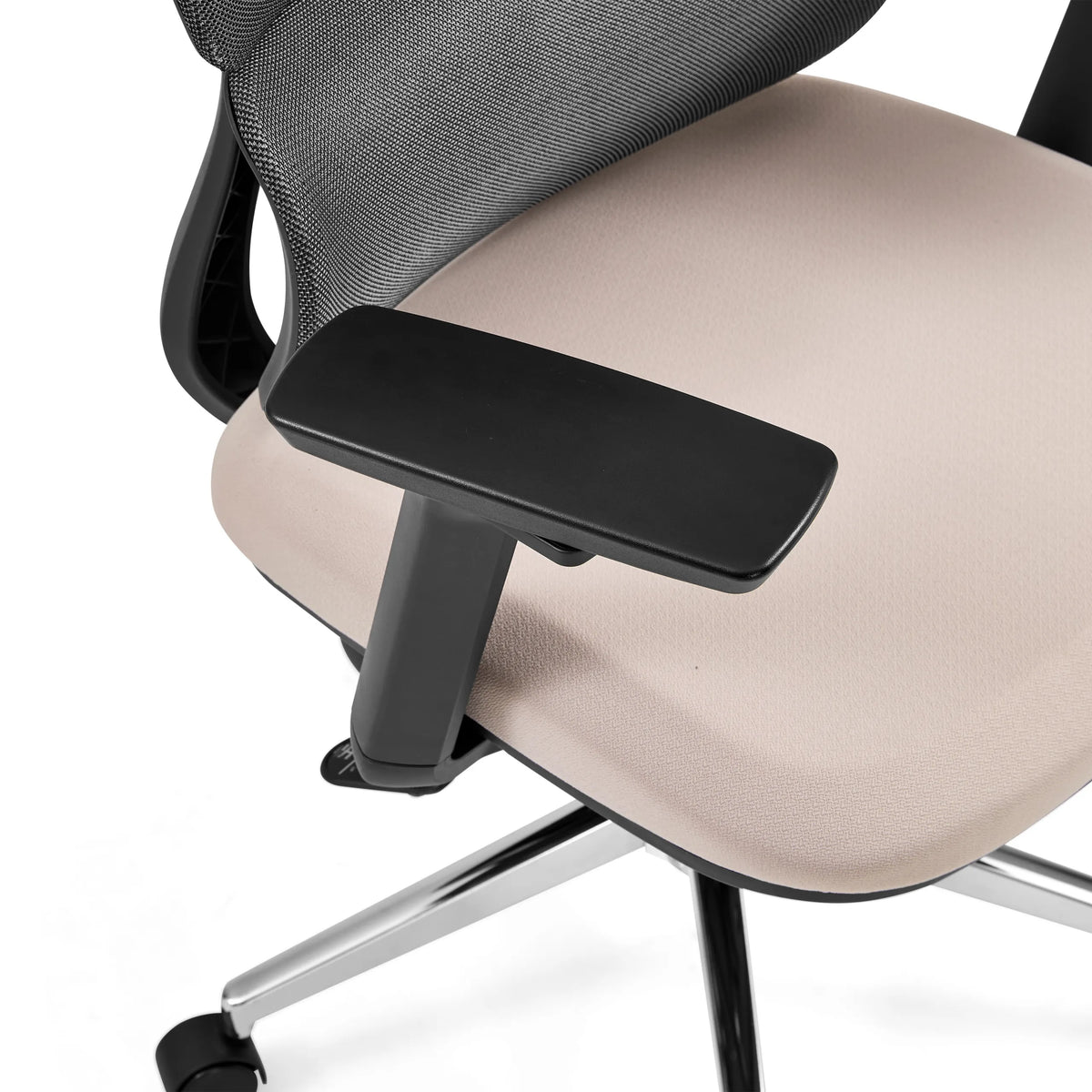 Accoudoir noir du siège de bureau de qualité professionnelle Ergomy Pro avec assise en tissu beige et dossier en maille gris foncé de hjh OFFICE