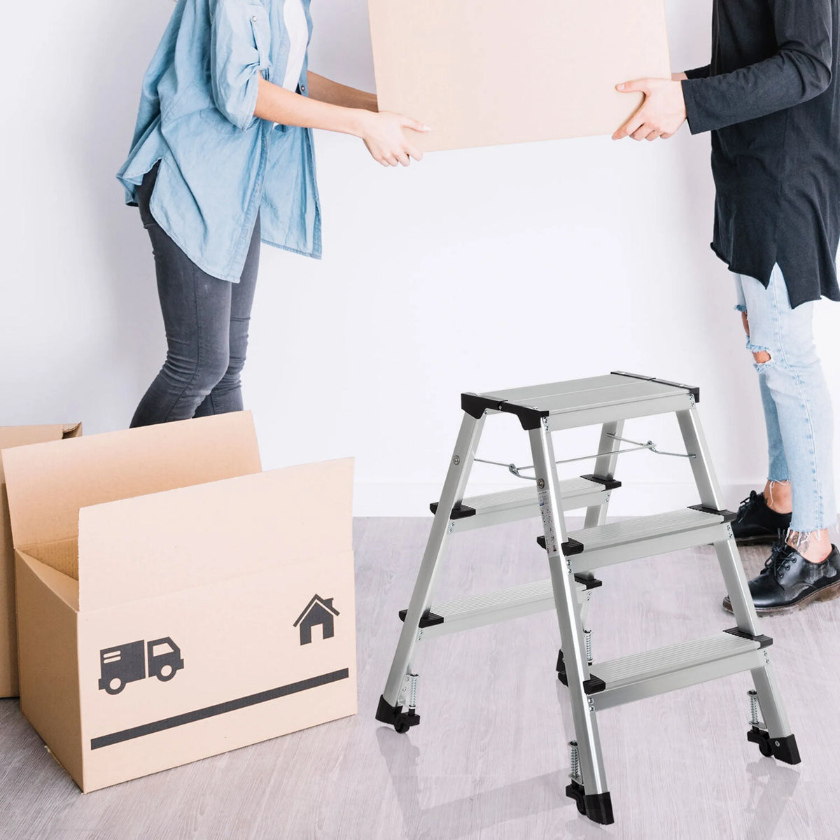 Échelle pliante SOLID IV à trois marches en aluminium avec pieds noirs de hjh OFFICE