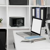 Coffre-fort noir SAFE COMPACT III avec porte ouverte et serrure à combinaison dans une étagère blanche de hjh OFFICE