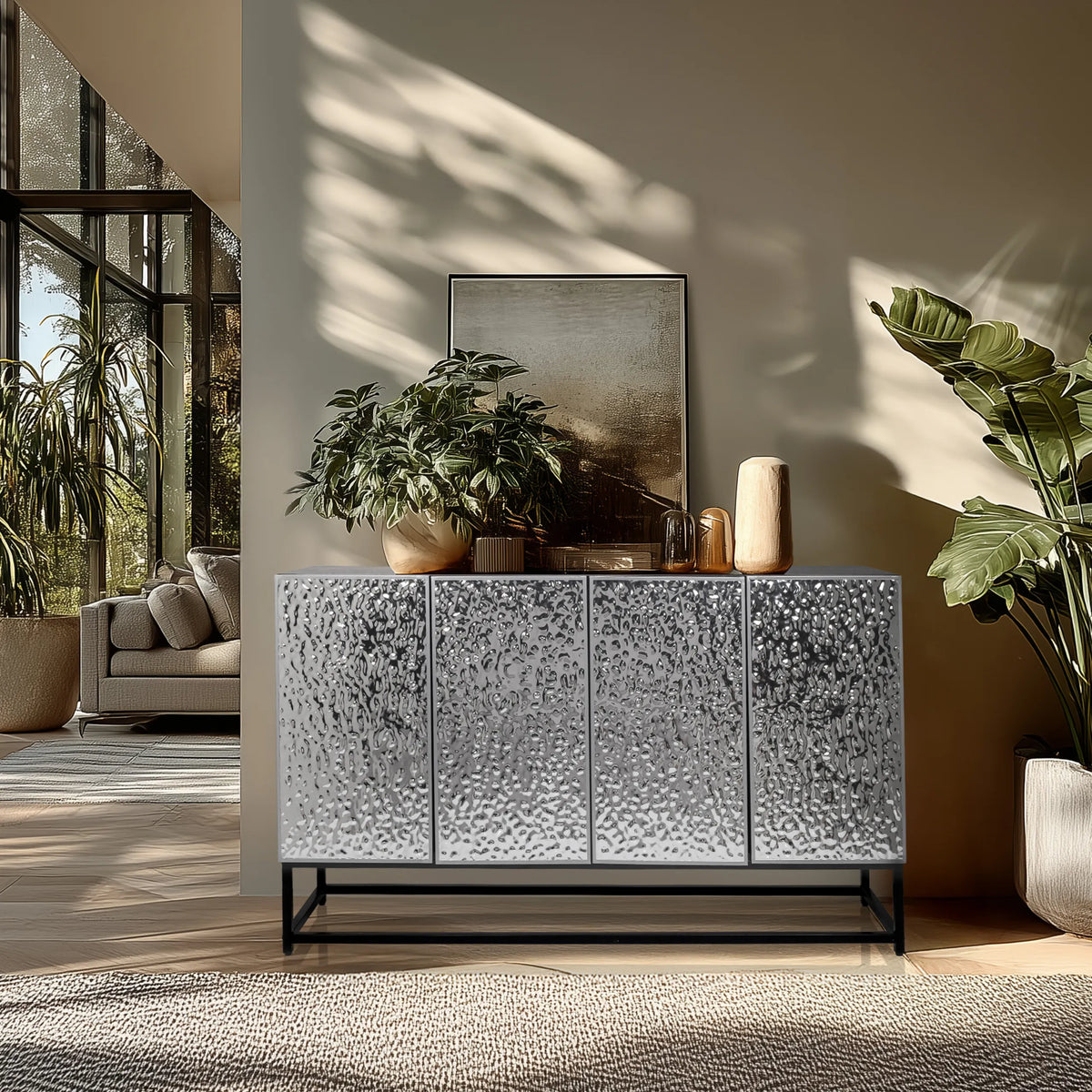 Commode argentée METALLIO avec façade structurée et piètement noir de hjh LIVING