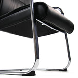 Piètement luge chromé et revêtement noir de la chaise cantilever SOVRANO V de hjh OFFICE