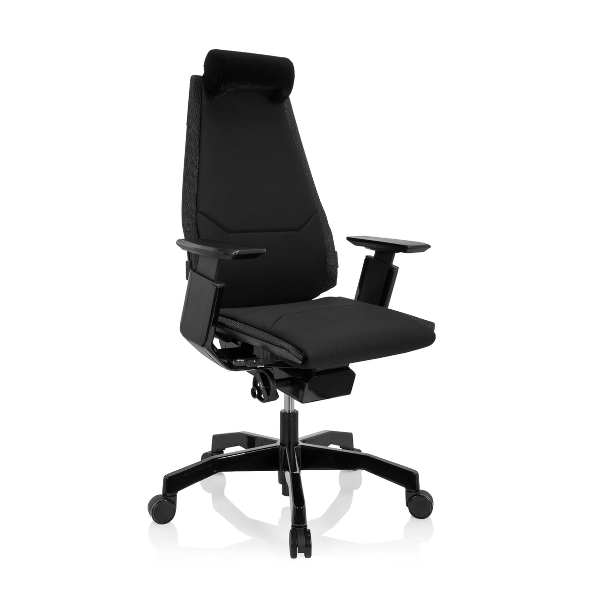 Siège de bureau haut de gamme GENIDIA BLACK noir avec revêtement en tissu et piètement à cinq roulettes de hjh OFFICE – vue à 360° (vue de trois quarts avant 40°)