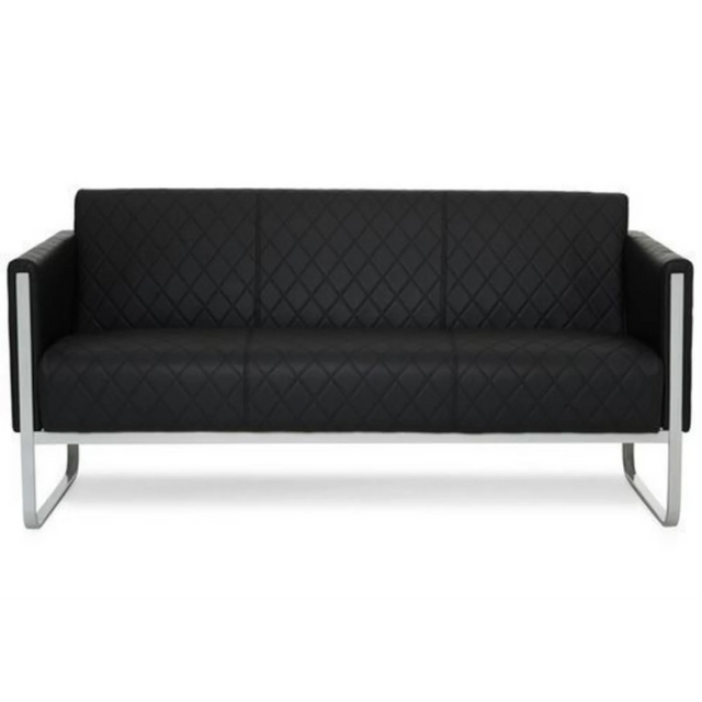 Canapé lounge ARUBA STEP noir trois places avec surpiqûres en losanges et structure en métal argenté de hjh OFFICE
