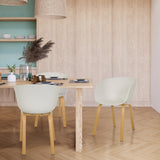 Chaises à coque blanches OSLO W avec pieds en bois clair à une table à manger de hjh LIVING