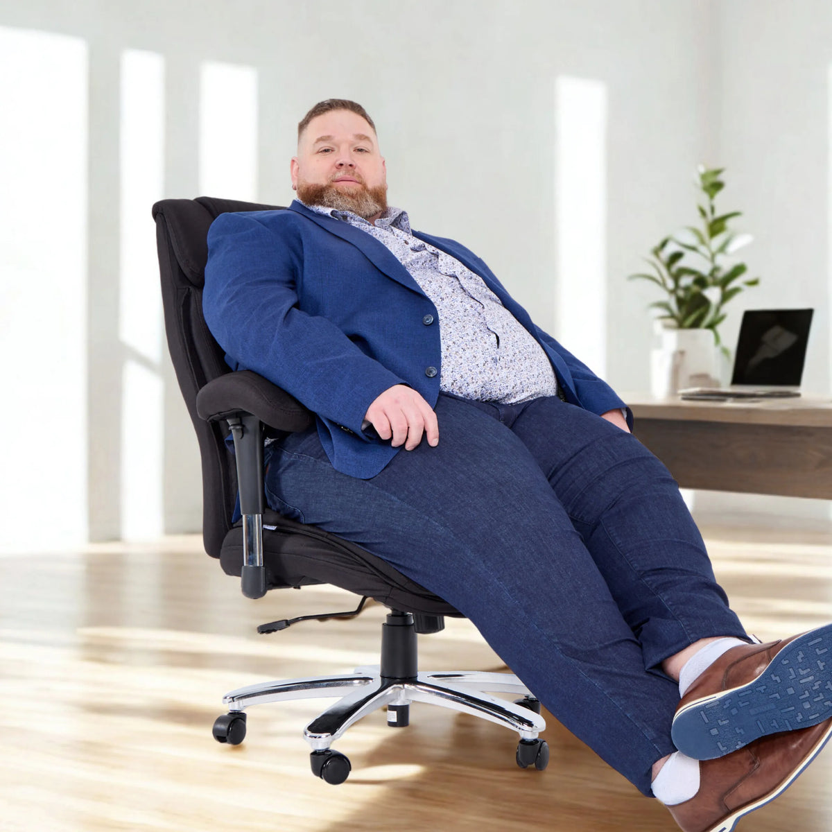Siège pivotant BUILDER XXL I noir avec revêtement en tissu et pied en chrome de hjh OFFICE