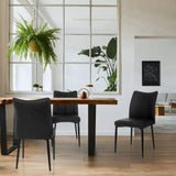 Trois chaises de salle à manger VISETO noires avec dossiers matelassés à une table en bois de hjh LIVING