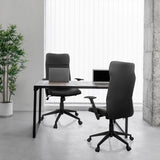 Deux sièges de bureau à domicile ARTON 30 noirs à un bureau de hjh OFFICE