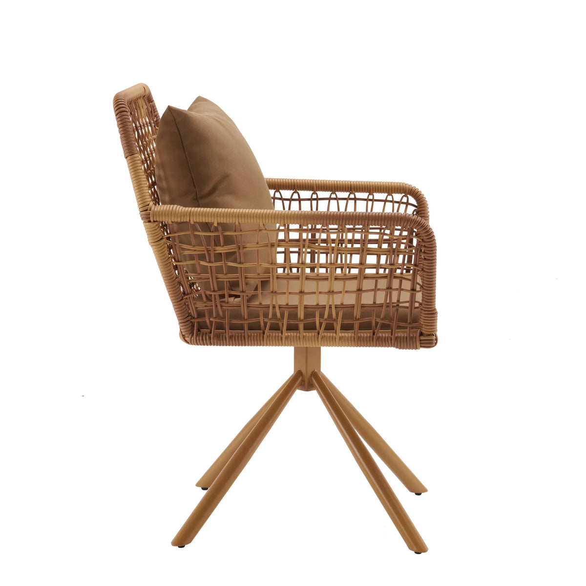 Chaise rembourrée marron Tavaro Korvik avec structure tressée, coussin et quatre pieds évasés de hjh LIVING