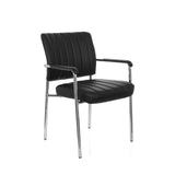 Chaise à quatre pieds SOMOS V noire avec revêtement en similicuir, rembourrage matelassé et accoudoirs de hjh OFFICE – vue à 360° (vue de trois quarts avant 40°)