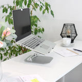 Support pour ordinateur portable LAPTOP STAND argenté avec support réglable sur un bureau blanc de hjh OFFICE