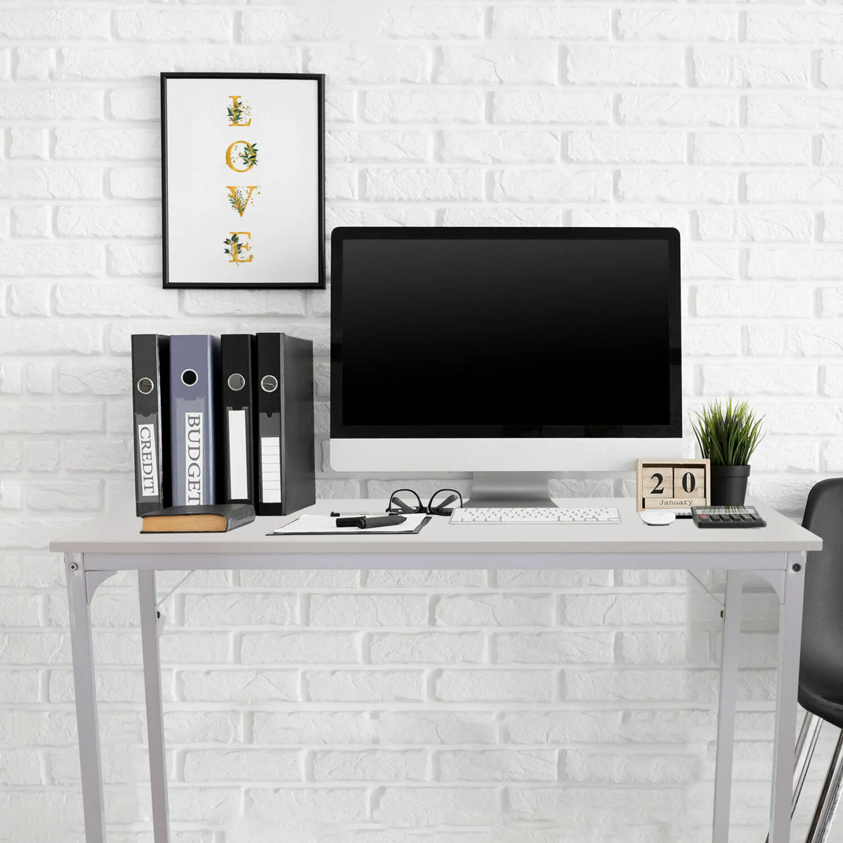 Weißer Schreibtisch WORKSPACE I mit Maßen von 100 × 50 cm vor einer weißen Ziegelwand von hjh OFFICE