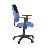 Chaise pivotante pour des enfants KIDDY STYLE bleue avec dossier en maille, accoudoirs et base à cinq roulettes de hjh OFFICE – vue à 360° (vue de profil 80°)