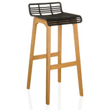 Tabouret de bar LONSO W avec coque d'assise noire et structure en bois de chêne de hjh OFFICE – vue à 360° (vue de trois quarts avant 30°)